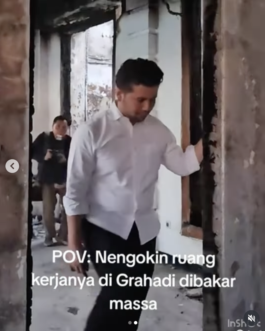 Emil Dardak tinjau Gedung Grahadi yang terbakar. (Instagram/@lambegosip)
